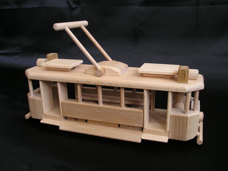 Historique tramway TATRA - jouet en bois. - Wooden Gifts SOLY