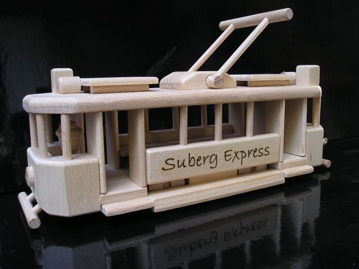 Historique tramway TATRA - jouet en bois. - Wooden Gifts SOLY