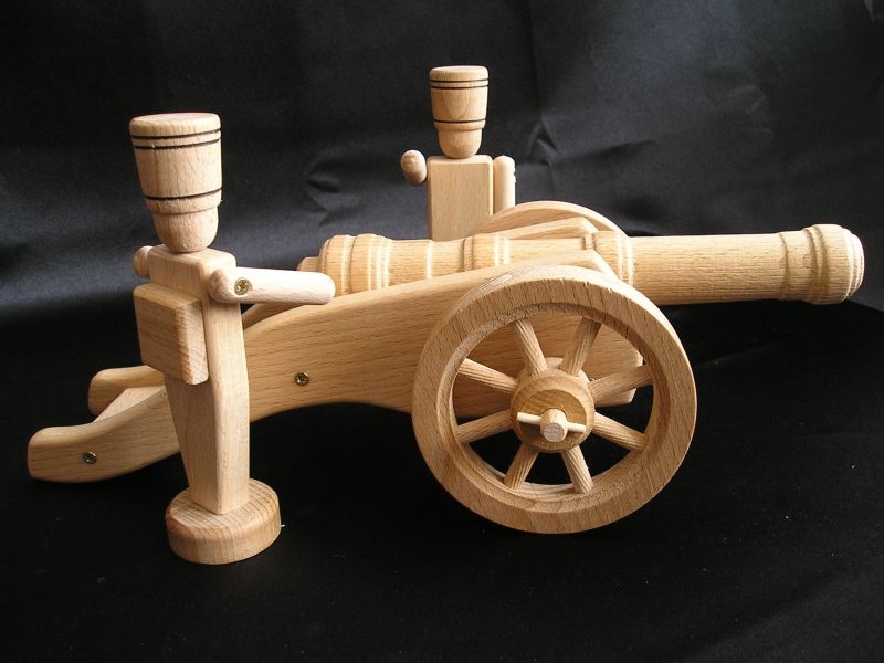 Big wooden soldiers and big cannons - Wooden Gifts SOLY